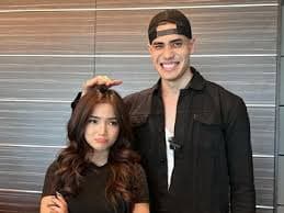 Aisar khaled Coba deketin Fuji