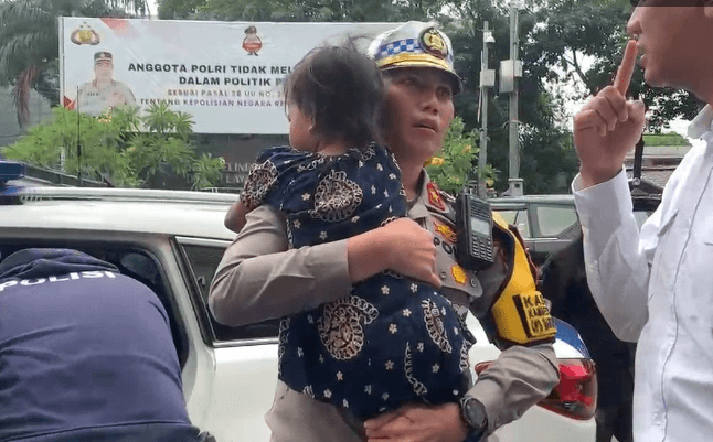 Suasana Menegangkan dalam Penyanderaan Anak di Pos Polisi Pejaten