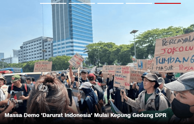 Demo Darurat Indonesia, Ribuan Buruh & Mahasiswa Kepung DPR Hari Ini