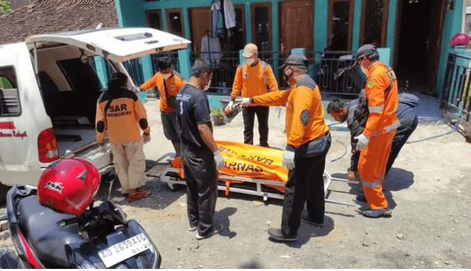 Pria Wonogiri Tewas dengan Tubuh Gosong, Karena Pakai Headset Sambil Ngecas HP