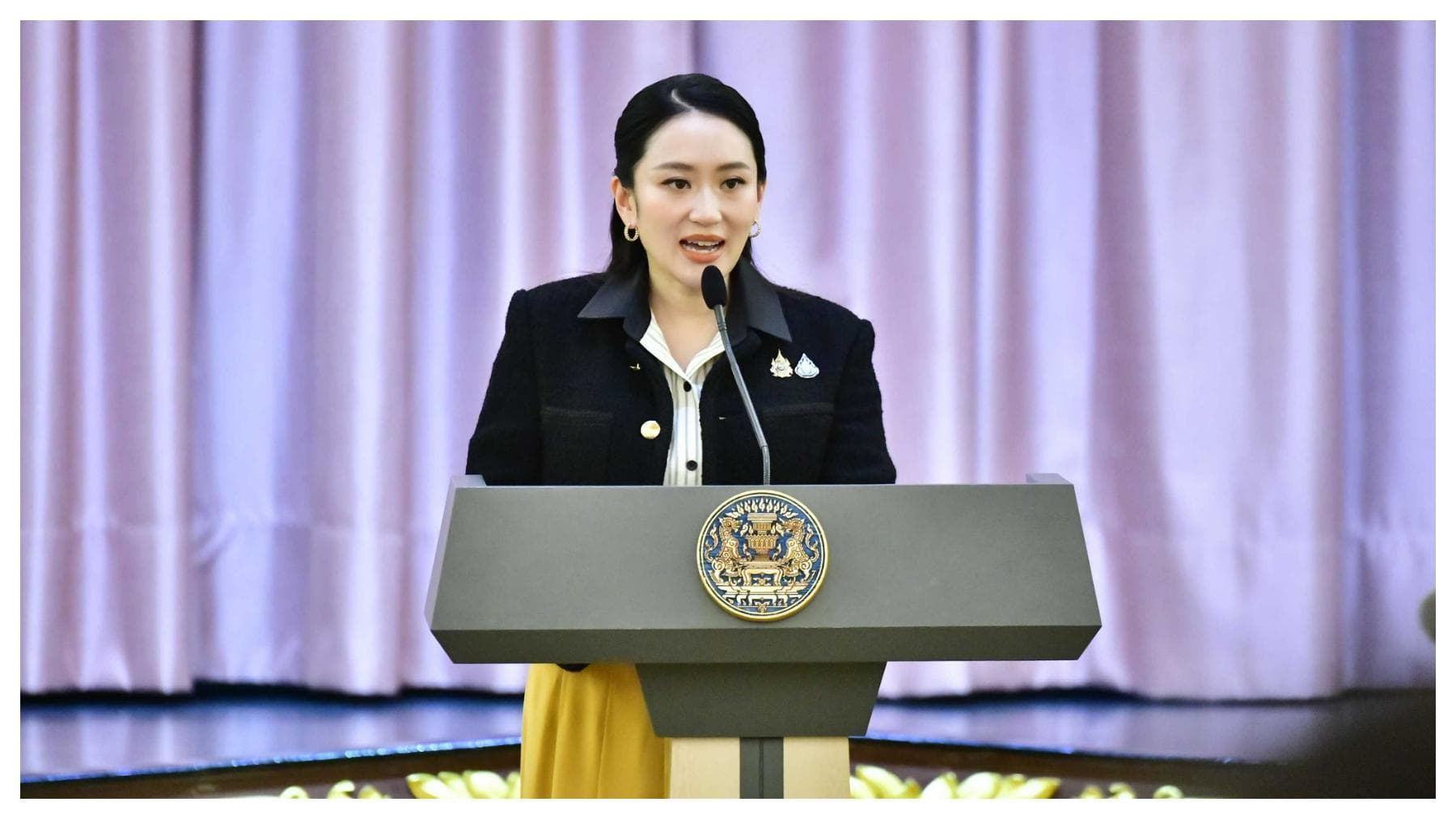 pm thailand ditangguhkan dari jabatannya