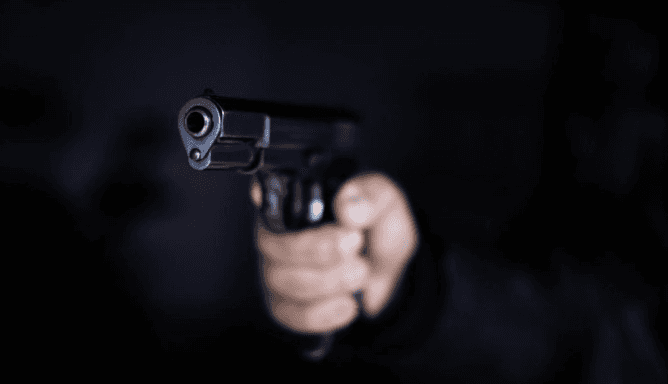 "Kabag Ops tembak Kasat Reskrim Solok Selatan dua kali!"